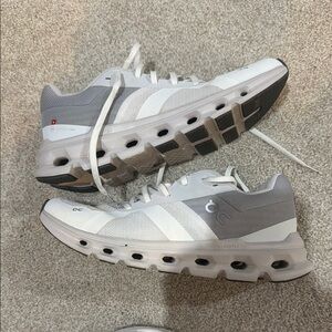 ON Cloudtec Cloudflow Running Shoes - White & Gray